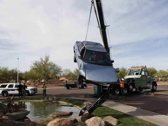 Car lands on Lakewood fountain